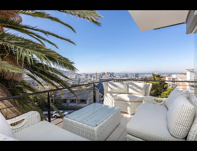 3 BEDROOM APARTMENT FOR SALE IN VREDEHOEK